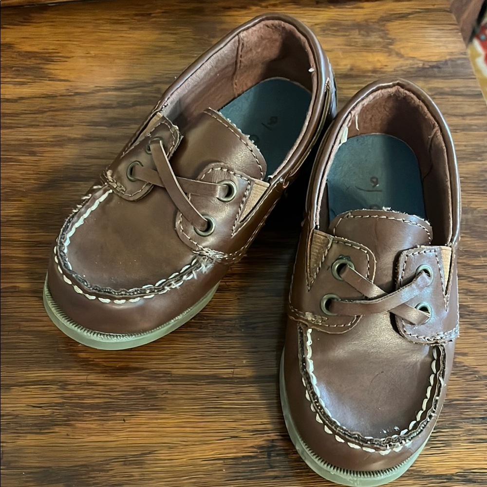 Carter's 9 Brown Shoes with Moccasin Stitching